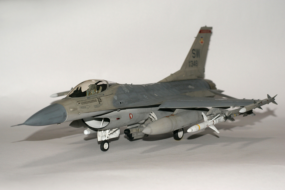 ロッキードマーチン F-16CJ [ブロック50] ファイティングファルコン　（その1）の画像1